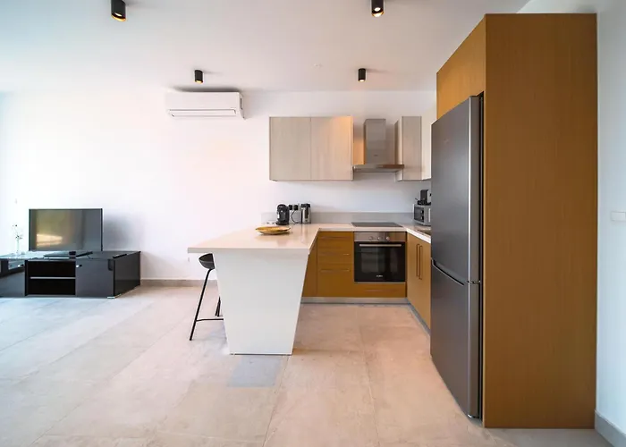 Avenue 102 1 Bed Πάφος