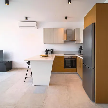 Avenue 102 1 Bed Πάφος